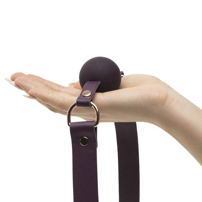 Кляп с шариком Fifty Shades Freed Cherished Collection кожаный бдсм кляп с шариком