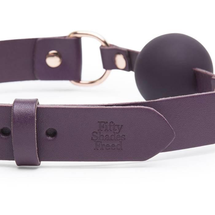 Кляп с шариком Fifty Shades Freed Cherished Collection кожаный бдсм кляп с шариком