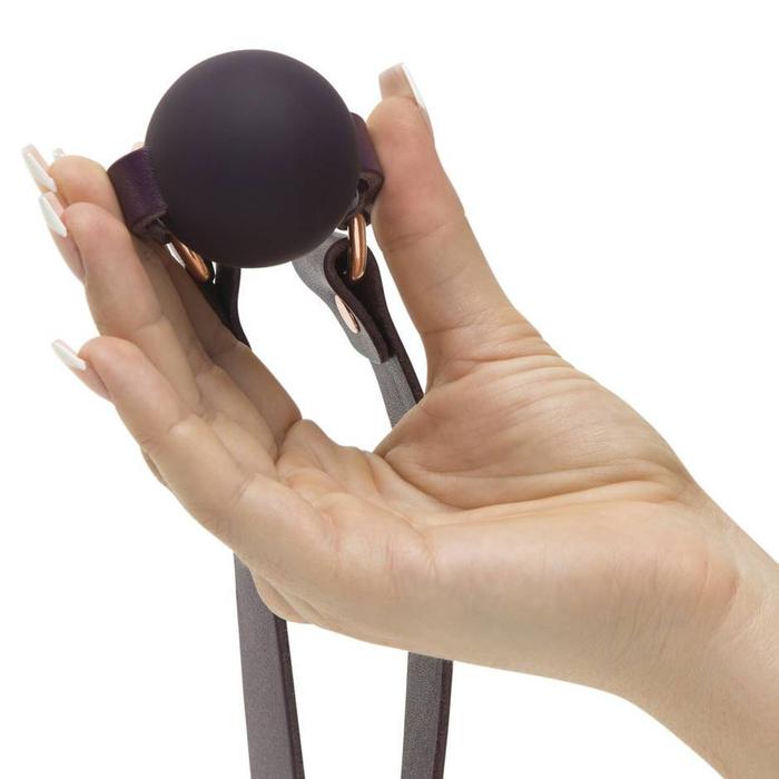 Кляп с шариком Fifty Shades Freed Cherished Collection кожаный бдсм кляп с шариком